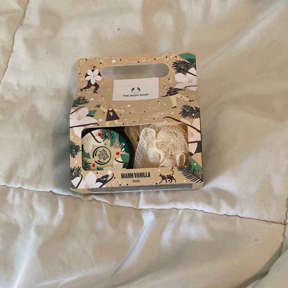 NEW the body shop skin set